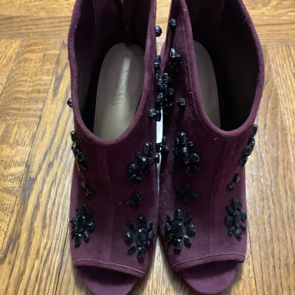 Wine peep toe ankle booties w black detailing